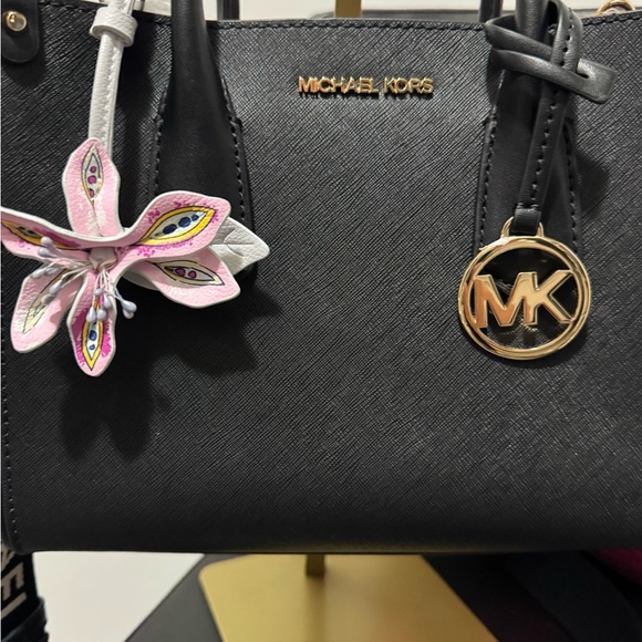 🎉Vera Bradley Pink Floral Leather Accessory - Picture 2 of 4